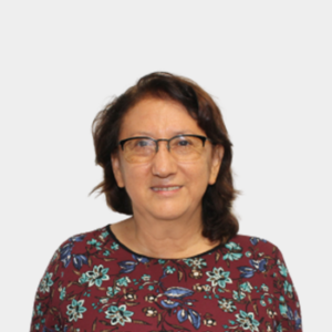 Martha Cecilia Daza Espinosa, professor of the School of Chemistry, is introduced to the general public and the educational community. PhD in Chemistry - Universidad Nacional de Colombia. The photo was taken in the foreground, white background and the professor is located in the center.