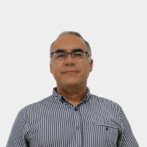 Professor Guillermo Mejía Aguilar of the School of Civil Engineering, UIS, is presented to the general public and the educational community. The photo was taken in close-up, with a white background, and the professor is positioned in the center.