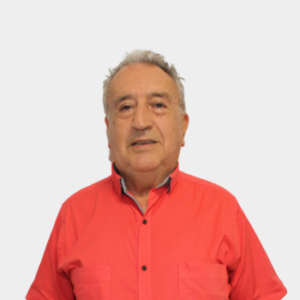 The professor of the School of Industrial Design, Álvaro Alfredo Vallejo Pabón, is introduced to the general public and the educational community. Mechanical Engineer. The photo was taken in the foreground, white background and the professor is located in the center.