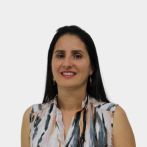 Professor Silvia Juliana Tijo López of the School of Civil Engineering, UIS, is presented to the general public and the educational community. The photo was taken in close-up, with a white background, and the professor is positioned in the center.