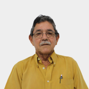 Professor Wilfredo del Toro Rodríguez of the School of Civil Engineering, UIS, is presented to the general public and the educational community. The photo was taken in close-up, with a white background, and the professor is positioned in the center.