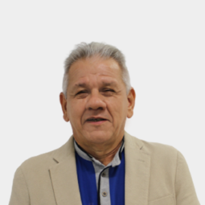 Professor Jorge Enrique Meneses Flórez of the School of Mechanical Engineering, UIS, is presented to the general public and the educational community. The photo was taken in close-up, with a white background, and the professor is positioned in the center.