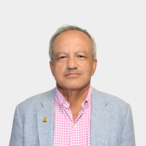 Professor Dionisio Laverde of the School of Chemical Engineering is presented to the general public and the educational community. The photo was taken in close-up, with a white background, and the professor is positioned in the center.