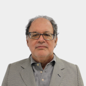 Professor Jorge Luis Chacón Velasco of the School of Mechanical Engineering, UIS, is presented to the general public and the educational community. The photo was taken in close-up, with a white background, and the professor is positioned in the center.