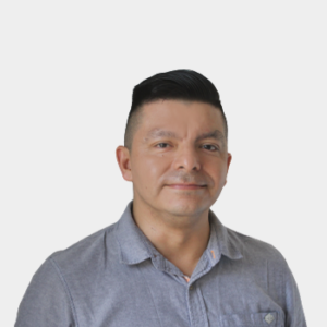 The general public and the educational community are introduced to Professor Milton Dionisio Lozano from the School of Philosophy. The photo was taken in close-up, on a white background, with the professor positioned in the center.