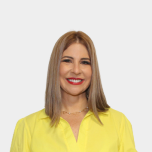 Professor Sonia Cristina Gamboa Sarmiento of the School of Systems Engineering and Computer Science, UIS, is presented to the general public and the educational community. The photo was taken in close-up, with a white background, and the professor is positioned in the center.