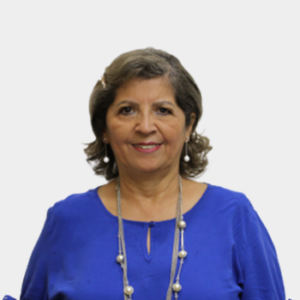 The professor of the School of Arts and Music, Patricia Casas Fernández, is presented to the general public and the educational community. The photo was taken in close-up, on a white background, and the professor is positioned in the center.