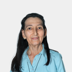 The photo was taken in close-up, against a white background, with the professor Maria Helena Quijano situated in the center.