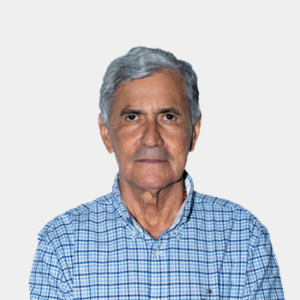 Fotografía en primer plano donde el profesor Crisostomo Barajas Ferreira aparece en el centro.