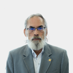 The photo was taken in close-up, on a white background, with the professor Amado Antonio Rincón in the center.