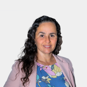 The photo was taken in the foreground, white background and the teacher Clara Isabel Lopez is located in the centre.