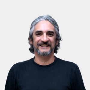 The photo was taken in the foreground, white background and the teacher Jose Miguel Higuera is located in the centre.