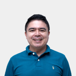 The photo was taken in the foreground, white background and the teacher Luis Eduardo Baustista is located in the centre.