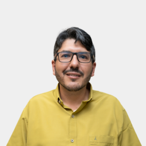 The photo was taken in the foreground, white background and the teacher Manuel Leonardo Prado is located in the centre.