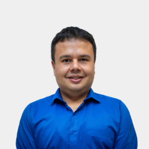 The photo was taken in the foreground, white background and the teacher Orlando Arroyo is located in the centre.