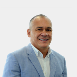 The photo was taken in close-up, on a white background, with the professor Pedro Antonio Garcia in the center.