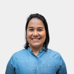 The photo was taken in the foreground, white background and the teacher Tatiana Guarin Corredor is located in the centre.