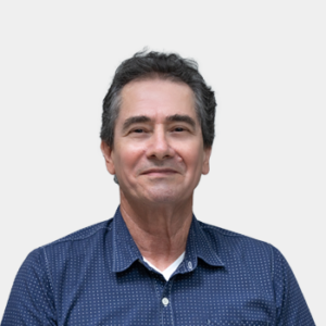Front photograph of Professor Fernando Martínez