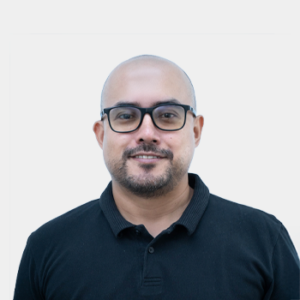 Front photograph of Professor Fabio Camargo