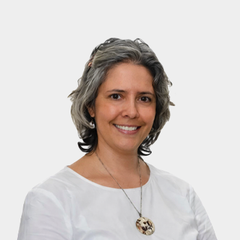 Fotografía frontal de la profesora Andrea Hernández Quirama