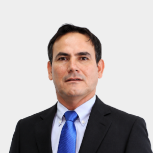 Fotografía frontal del profesor Adan Yovani Leon