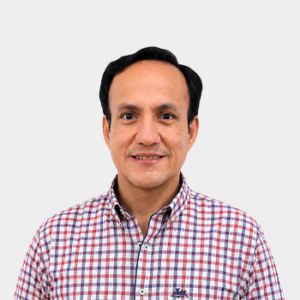 Fotografía frontal del profesor Alexander Holguín Villa