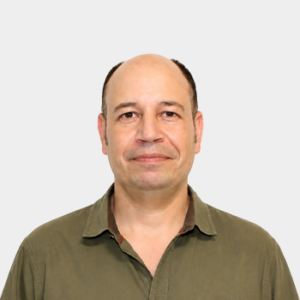 Fotografía frontal del profesor Alfonso Fernandez