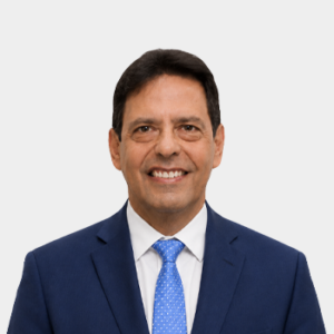 Front photograph of Professor Carlos Enrique Vecino