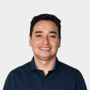 Fotografía frontal del profesor Carlos Fajardo Ariza