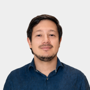 Fotografía frontal del profesor Daniel Calderón