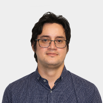 Fotografía frontal del profesor Carlos Jaime Barrios
