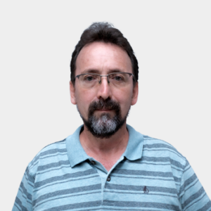 Front photograph of Professor Edgar Augusto Sarmiento