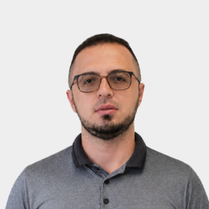 Fotografía frontal del profesor Edinson Andres Soto