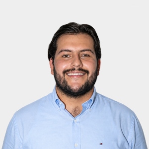 Fotografía frontal del profesor Edinson Fabián Adarme López
