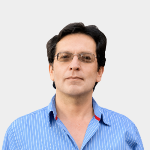 Fotografía frontal del profesor Fernando Antonio Rojas