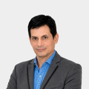 Fotografía frontal del profesor Fernando Rondon Gonzalez