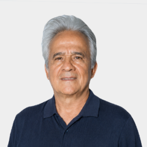 Fotografía frontal del profesor Gabriel Ordoñez Plata