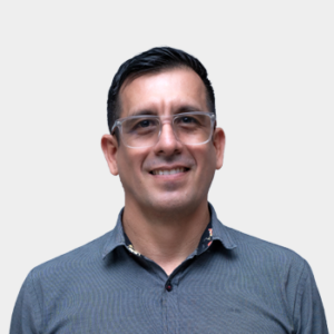 Fotografía frontal del profesor German Diaz