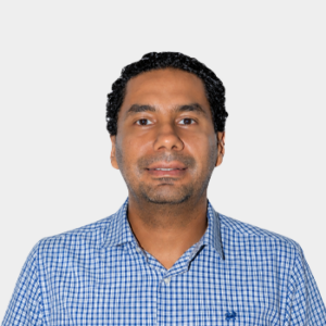 Fotografía frontal del profesor Guillermo Andrés Díaz