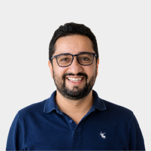 Fotografía frontal del profesor Javier Orlando Aguirre