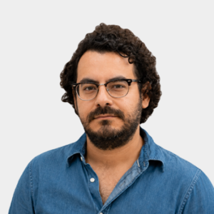 Fotografía frontal del profesor Juan Manuel Rey