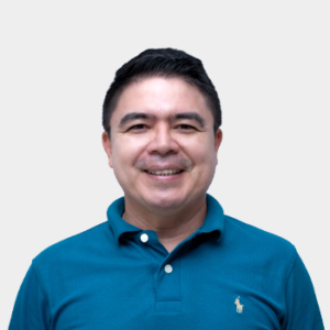 Fotografía frontal del profesor Luis Eduardo Baustista Rojas