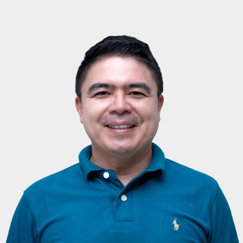 Fotografía frontal del profesor Luis Eduardo Baustista Rojas