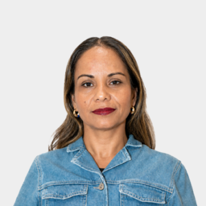 Fotografía frontal de la profesora Luz Quintero