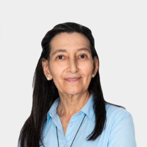Fotografía frontal de la profesora Maria Helena Quijano