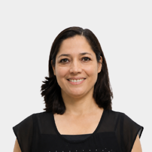 Fotografía frontal de la profesora Maria Maradei