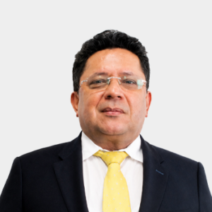 Fotografía frontal del profesor Nicolas Santos