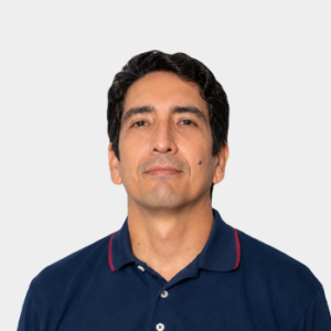 Fotografía frontal del profesor Omar Javier Tijaro Rojas