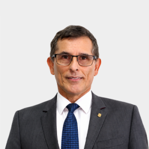 Fotografía frontal del profesor Samuel Muñoz Navarro
