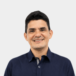 Fotografía frontal del profesor Wilson Olaya León